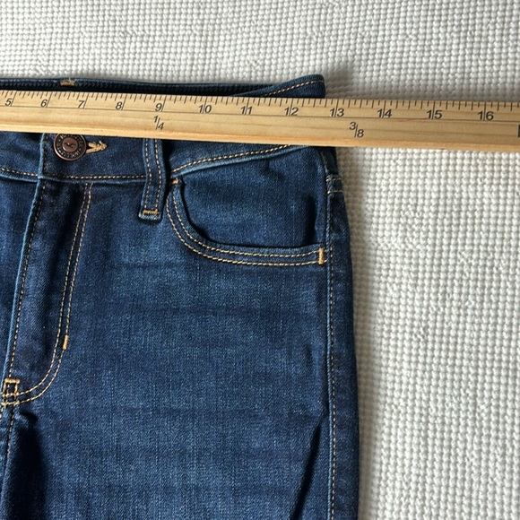 Hollister High Rise Flare Dark Wash Jeans with Stretch Jeans Size 4 Short (27 S) - Picture 6 of 12